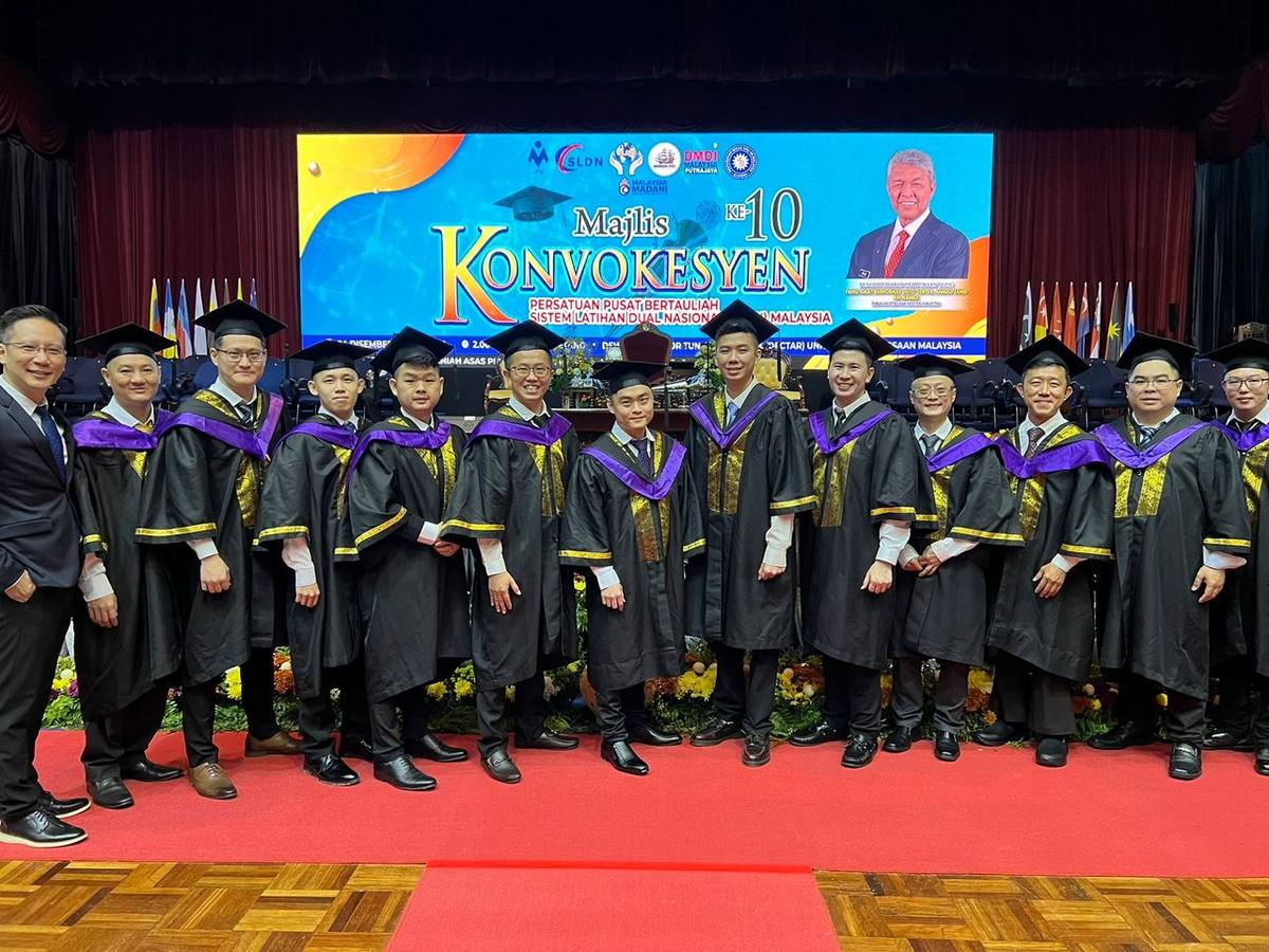 SKM phone repair certification graduation Malaysia — JPK accredited WikiMobi Glontech convocation ceremony