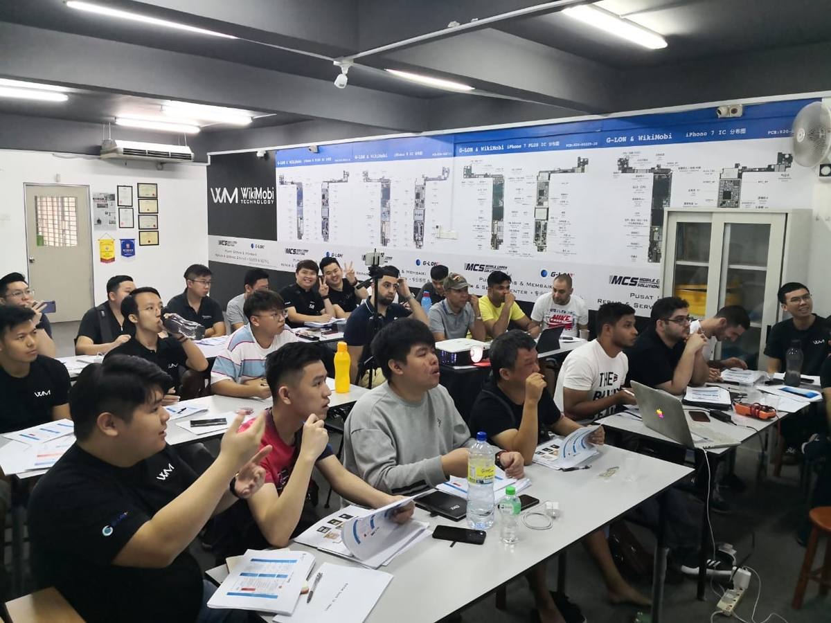 Phone repair training academy Malaysia — international students G-LON certified course WikiMobi Glontech Ampang